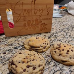 Signature Chocolate Chip Cookies thumbnail 4